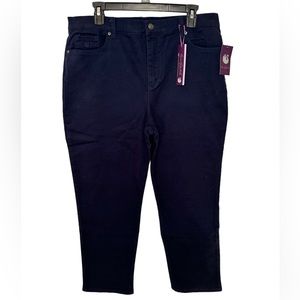 Women’s Gloria Vanderbilt Amanda Jeans-Size 16 short- Slimming Tapered Leg-New